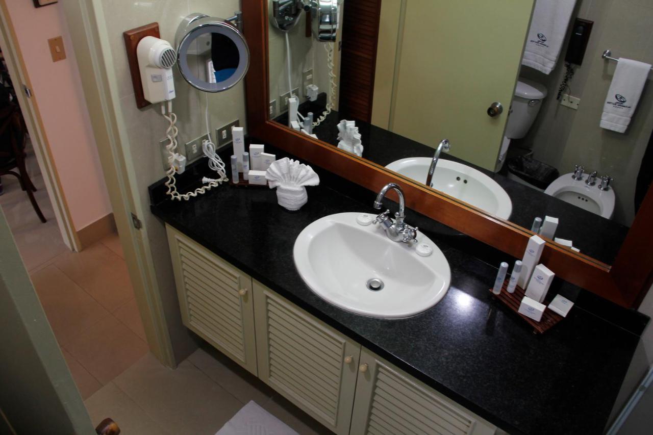 קראקס Hotel Altamira Suites מראה חיצוני תמונה